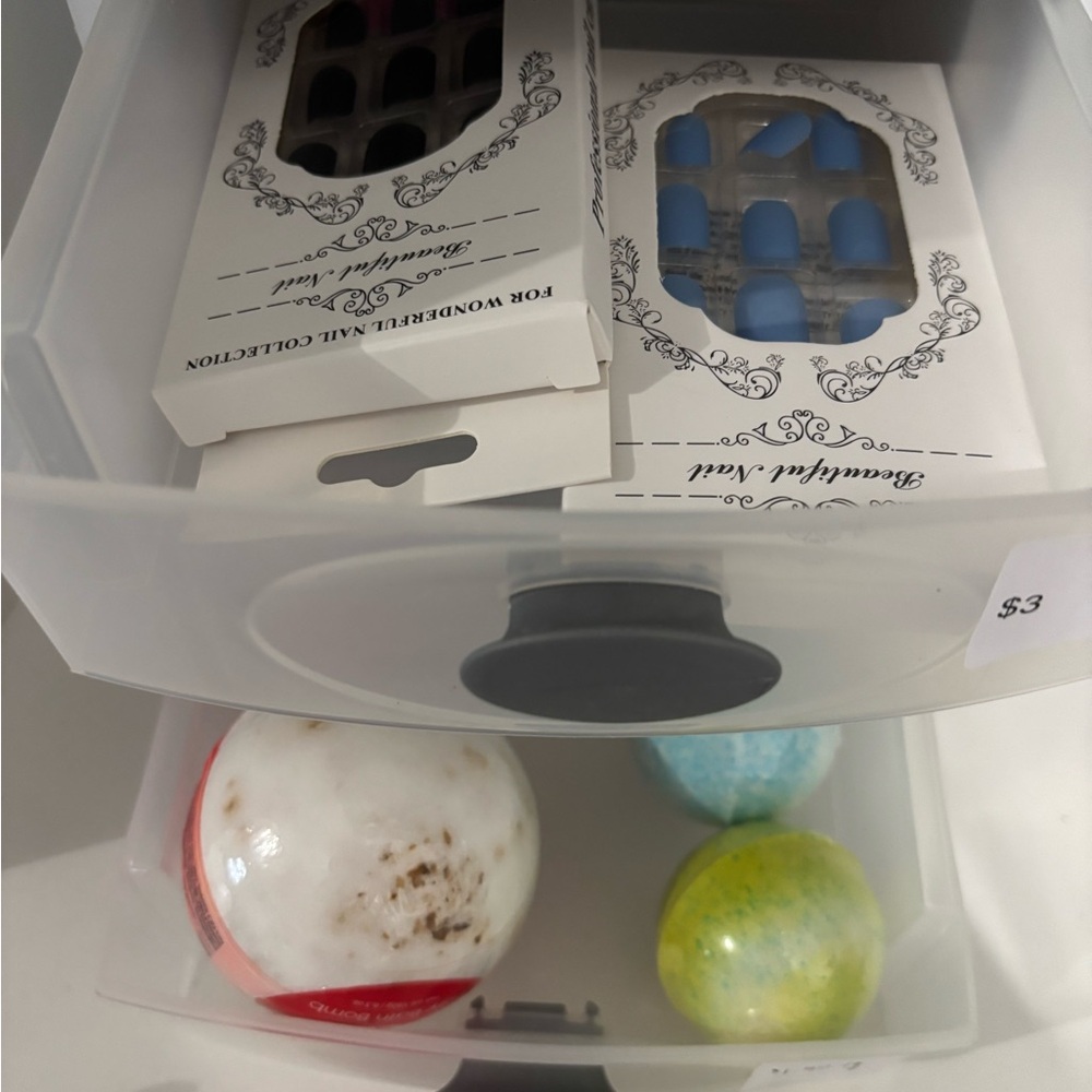 Assorted Nail Set and Bath Bombs